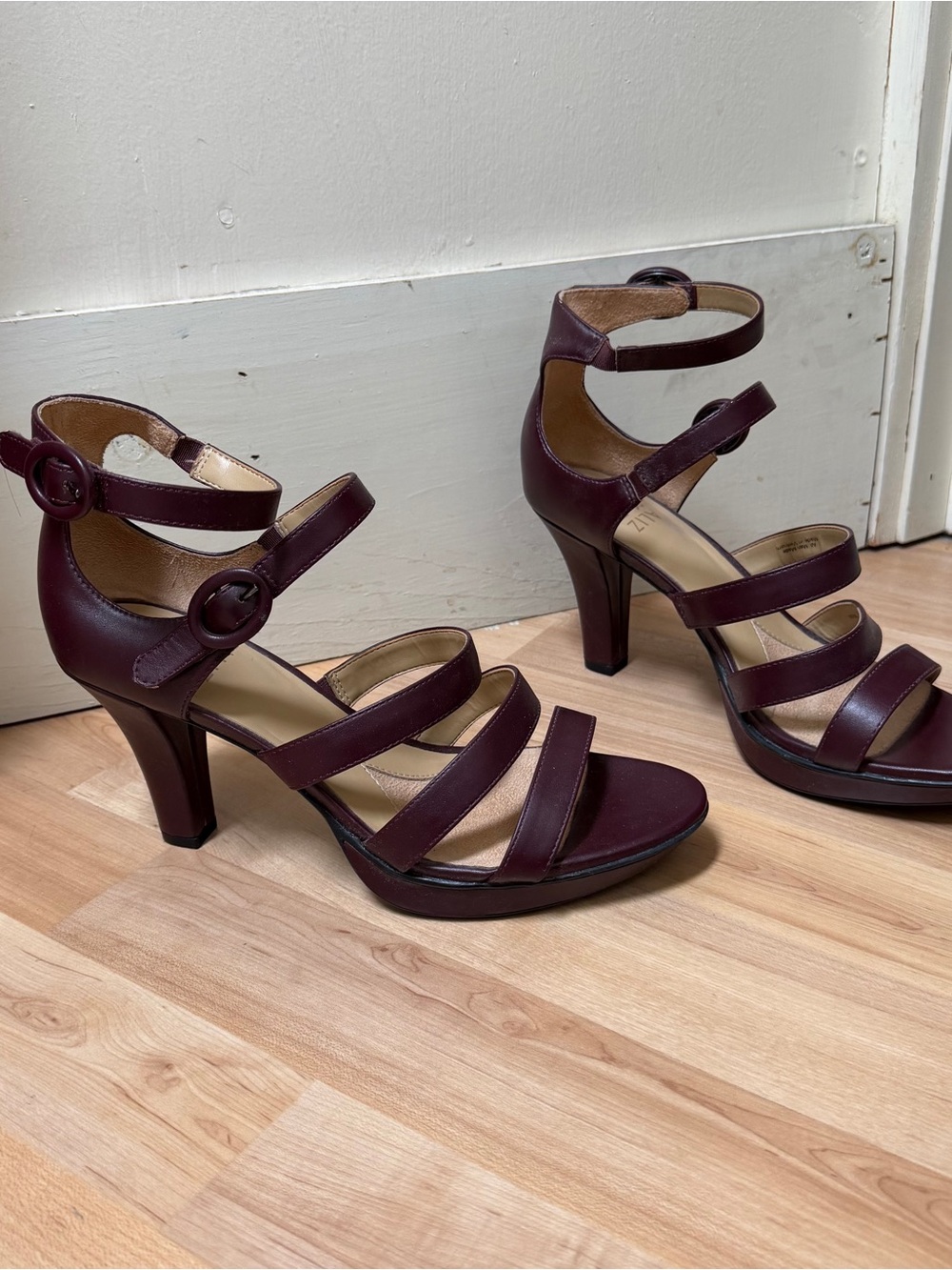 Naturalizer NWOT 9 Comfort Heels in Burgundy